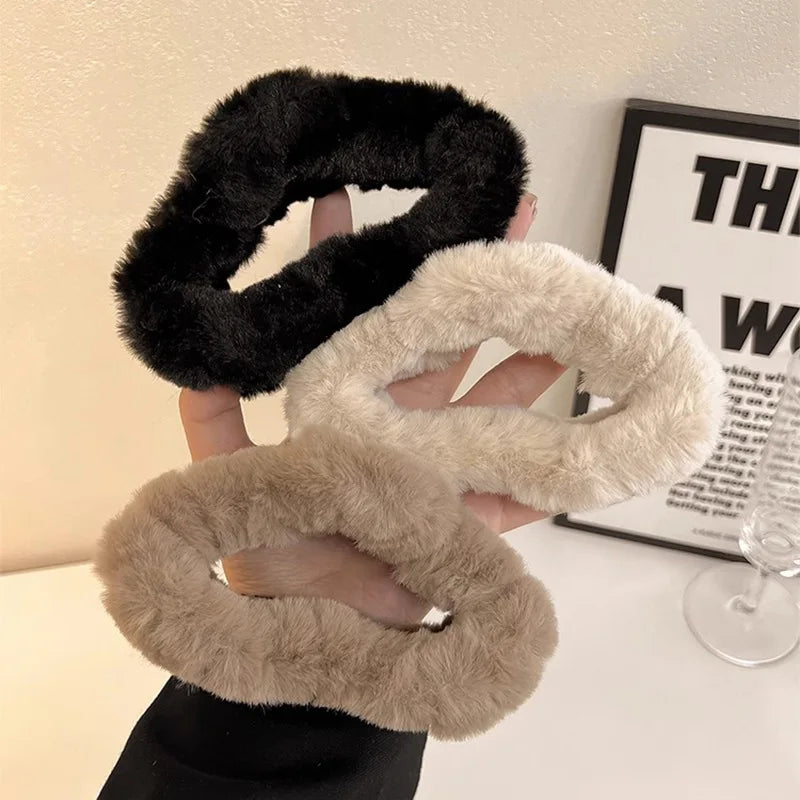 New Large Solid Color Plush Cloud Hair Clips Women Korean Fashion Simple Hairpin Elegant Girls Shark Clip Hair Accessories