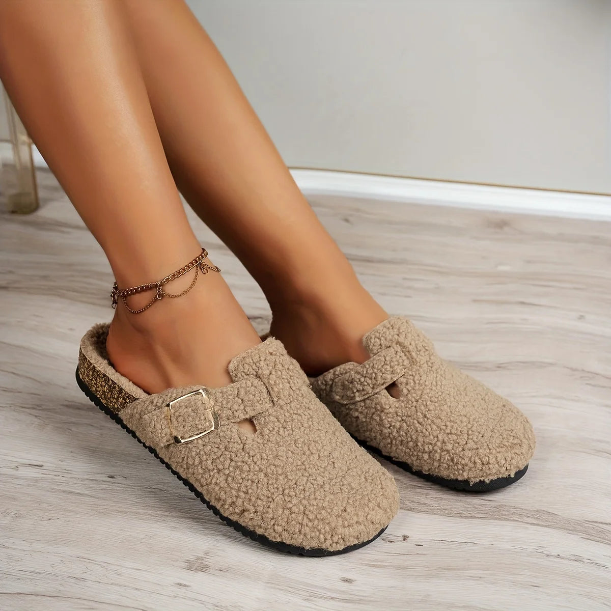 Women's and Men's Winter Indoor Home Warm, Warm and Comfortable Plush Slippers