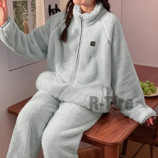 Winter Winter Flannel Fleece Sleepwear Pajamas Women Long Sleeve Warm Thickened Pyjamas Home Clothes 6XL Plus Size Model Jacket