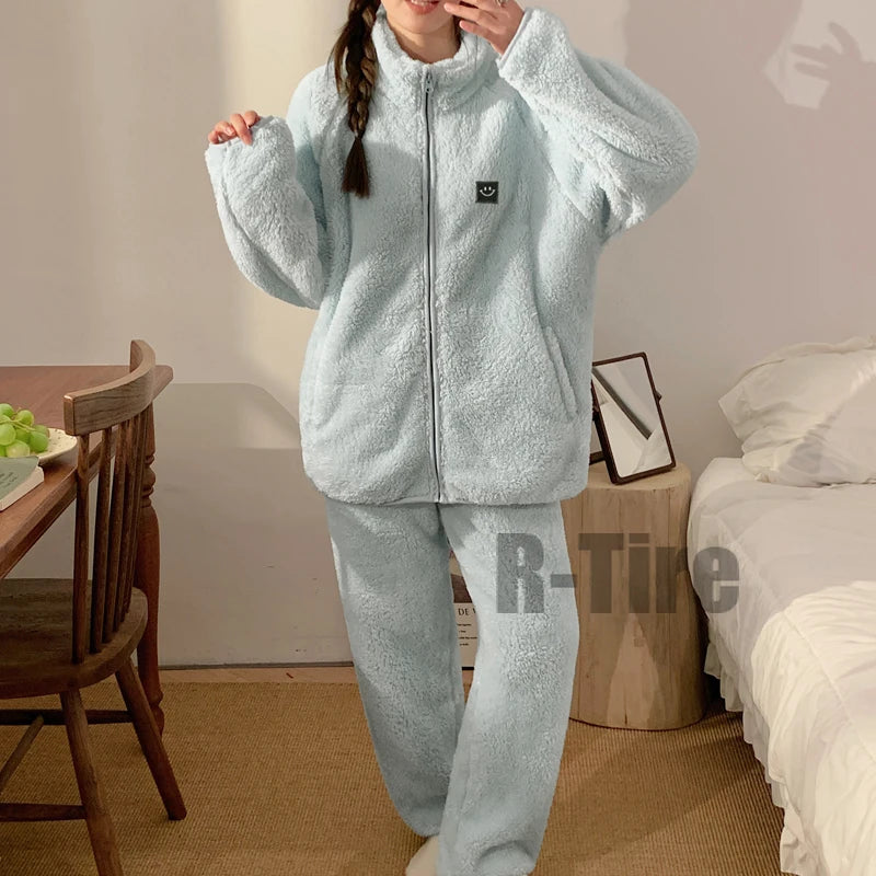 Winter Winter Flannel Fleece Sleepwear Pajamas Women Long Sleeve Warm Thickened Pyjamas Home Clothes 6XL Plus Size Model Jacket